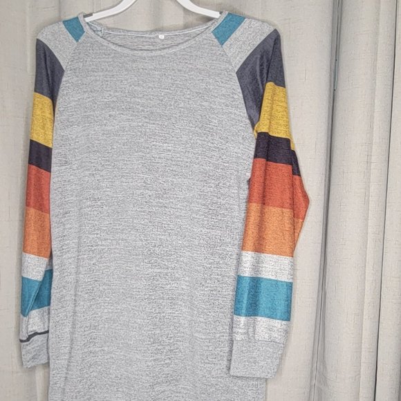 KRL Gray Sweater with color stripe sleeves - Picture 5 of 5